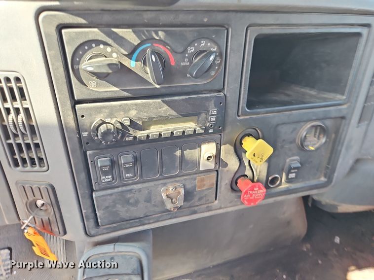 image for item EI8329 2005 International 7400 dump truck