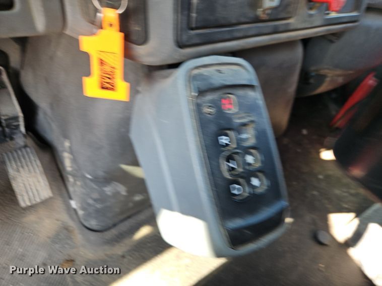 image for item EI8329 2005 International 7400 dump truck