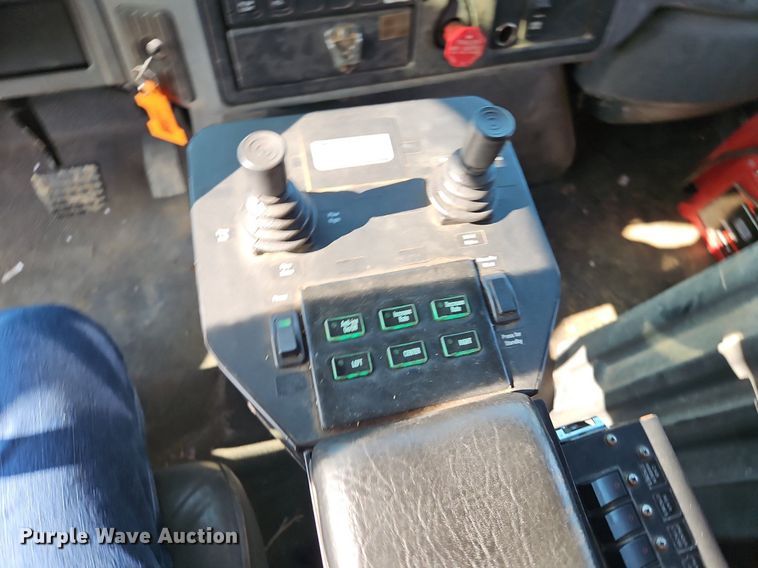 image for item EI8329 2005 International 7400 dump truck