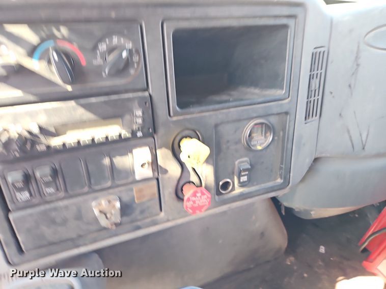 image for item EI8329 2005 International 7400 dump truck