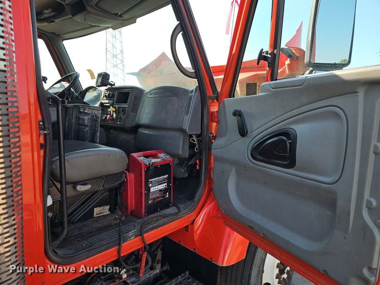 image for item EI8329 2005 International 7400 dump truck