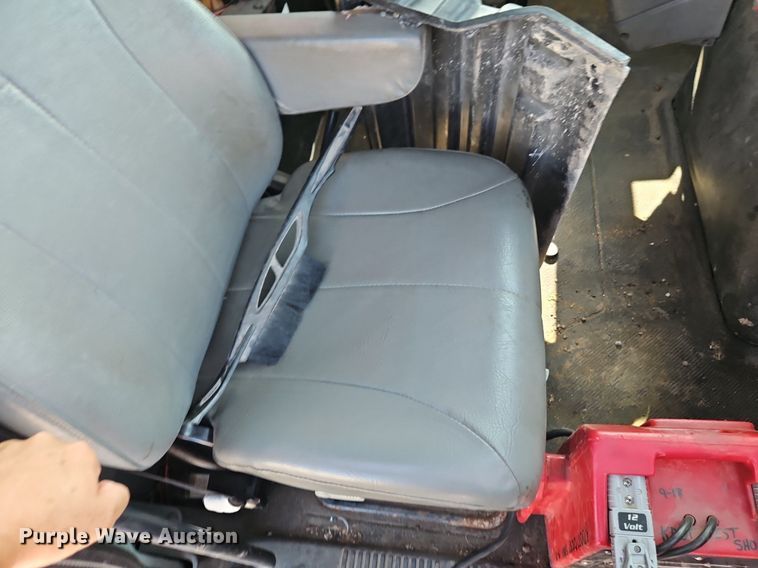 image for item EI8329 2005 International 7400 dump truck