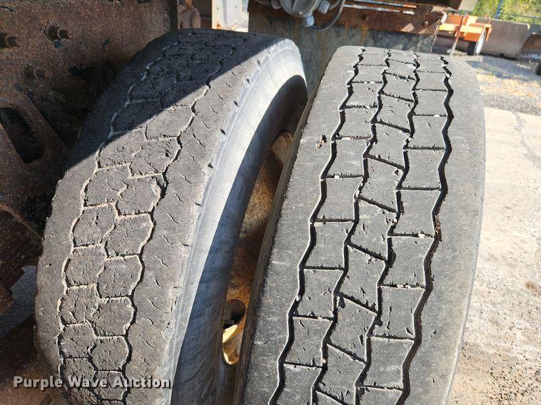 image for item EI8329 2005 International 7400 dump truck