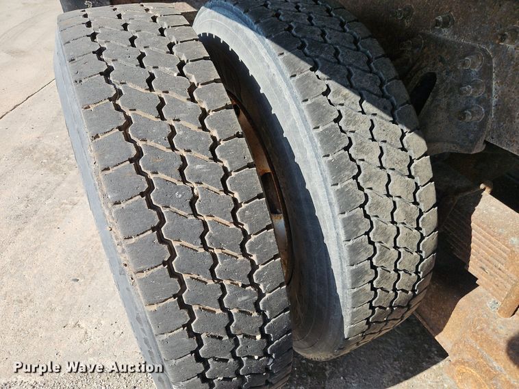 image for item EI8329 2005 International 7400 dump truck