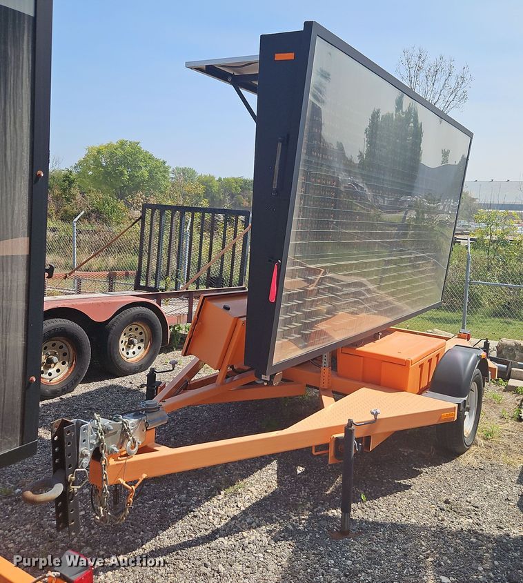 image for item EI8334 2013 Ver-Mac PCMS1210 message board trailer