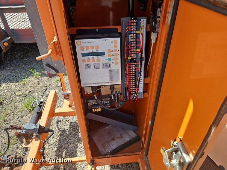 image for item EI8335 2011 R.C. Flagman RCF2.4 traffic signal system