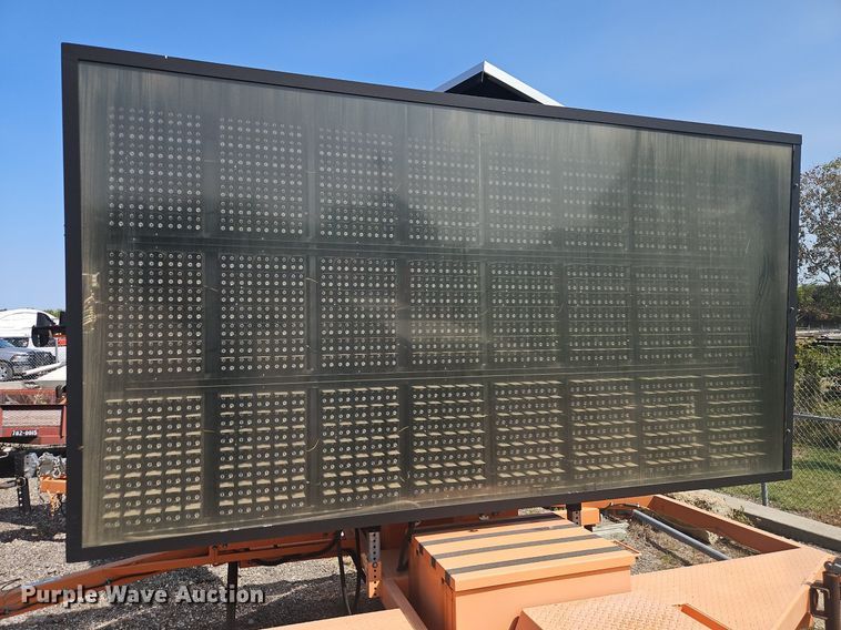 image for item EI8337 2008 Ver-Mac PCMS1210 message board trailer