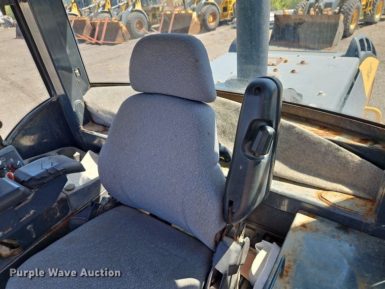 image for item EI8341 2007 John Deere 444J wheel loader