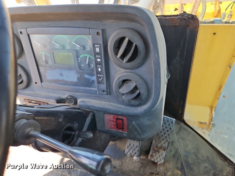 image for item EI8341 2007 John Deere 444J wheel loader