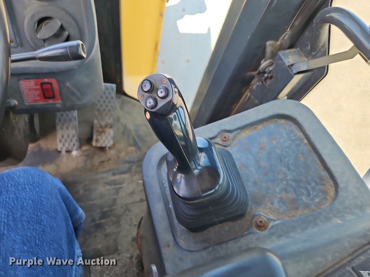 image for item EI8341 2007 John Deere 444J wheel loader