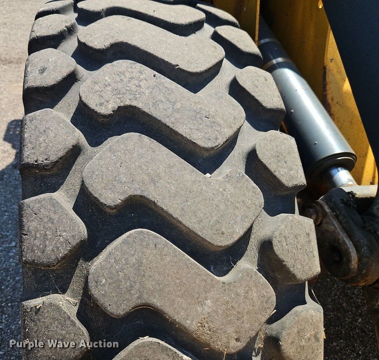 image for item EI8341 2007 John Deere 444J wheel loader