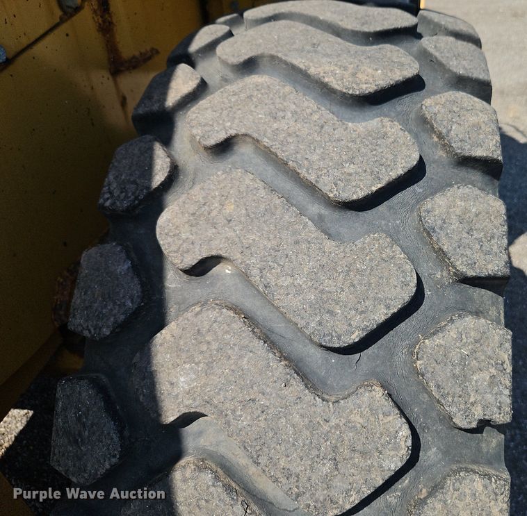 image for item EI8341 2007 John Deere 444J wheel loader