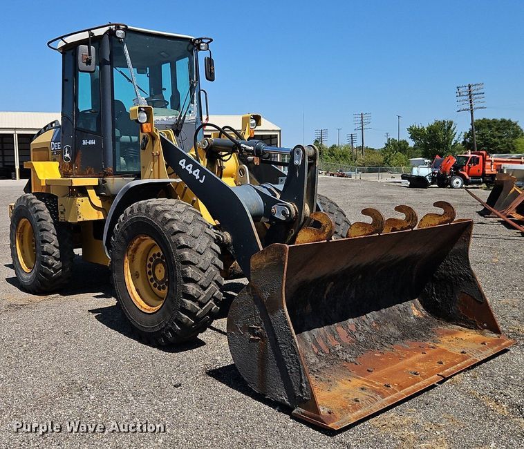 image for item EI8342 2005 John Deere 444J wheel loader