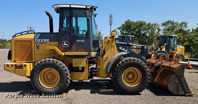 image for item EI8342 2005 John Deere 444J wheel loader