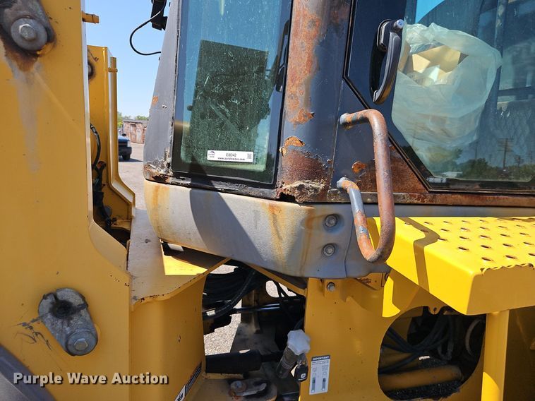 image for item EI8342 2005 John Deere 444J wheel loader