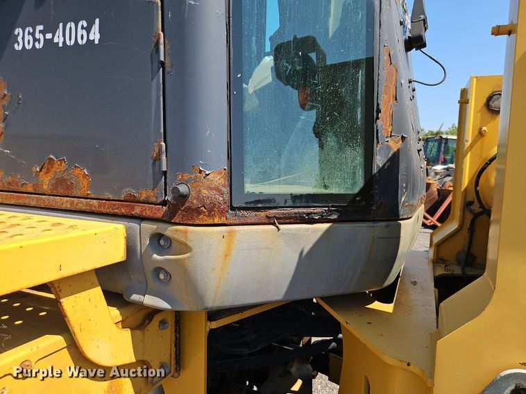 image for item EI8342 2005 John Deere 444J wheel loader