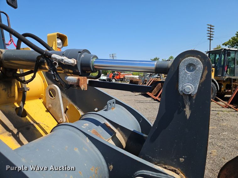 image for item EI8342 2005 John Deere 444J wheel loader