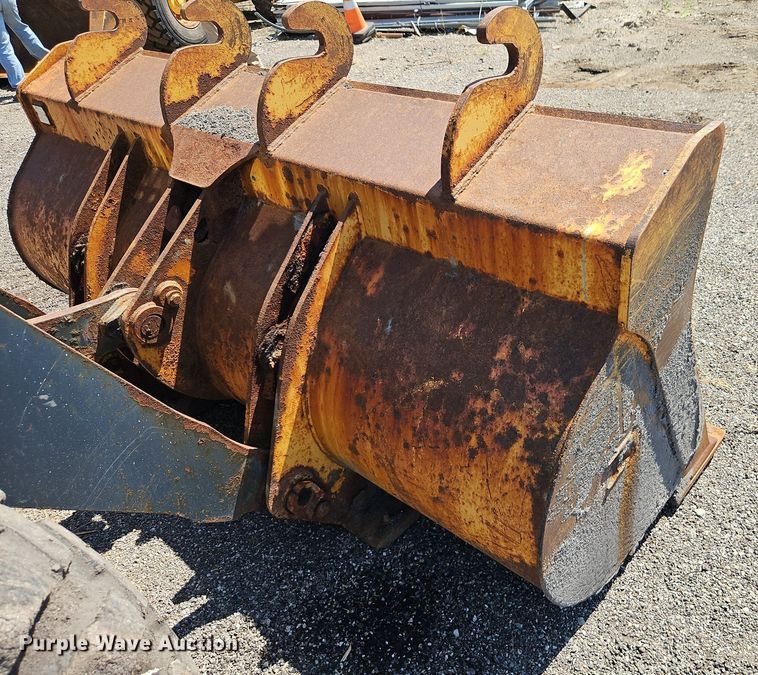 image for item EI8342 2005 John Deere 444J wheel loader