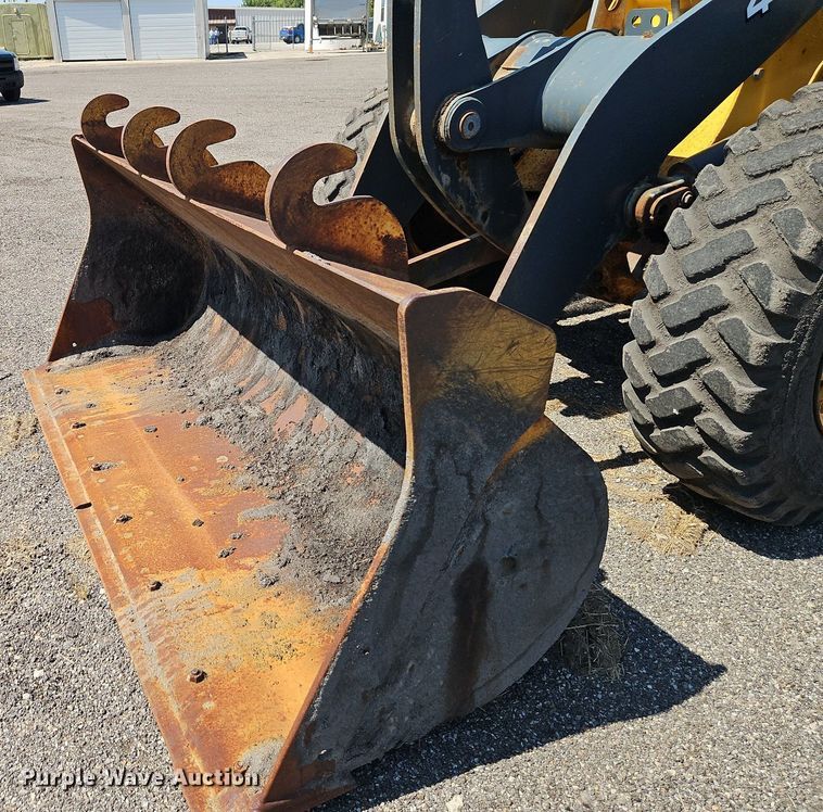 image for item EI8342 2005 John Deere 444J wheel loader