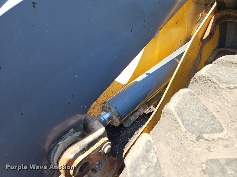 image for item EI8342 2005 John Deere 444J wheel loader