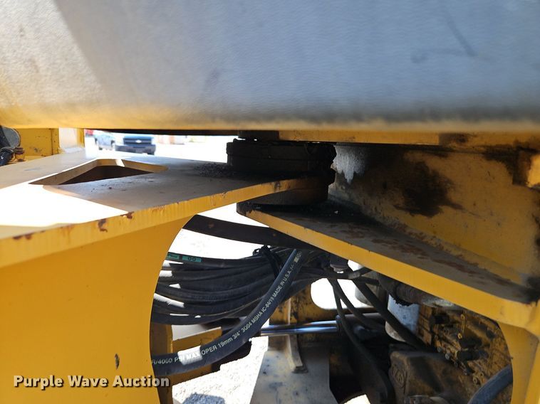 image for item EI8342 2005 John Deere 444J wheel loader