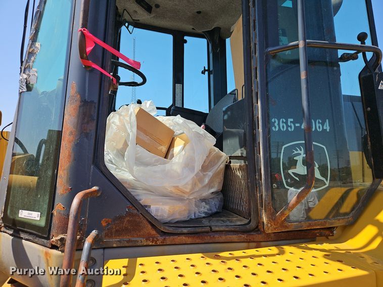 image for item EI8342 2005 John Deere 444J wheel loader