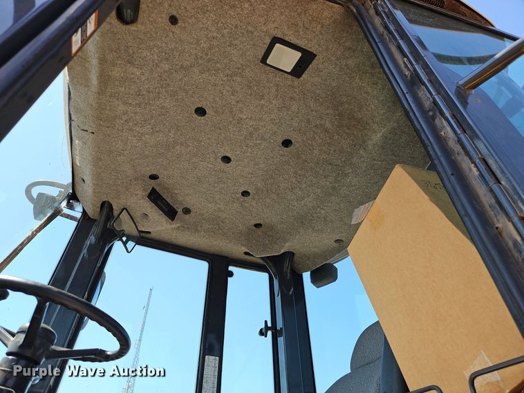 image for item EI8342 2005 John Deere 444J wheel loader