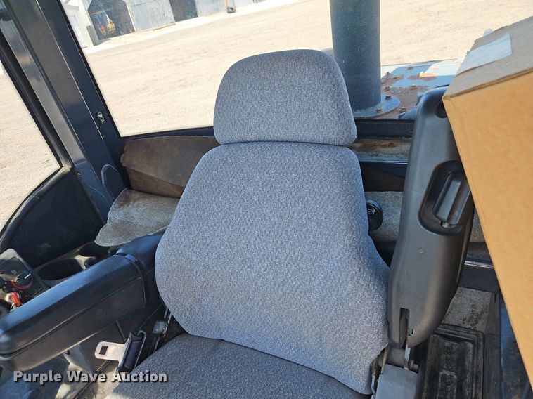 image for item EI8342 2005 John Deere 444J wheel loader