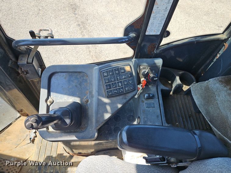 image for item EI8342 2005 John Deere 444J wheel loader