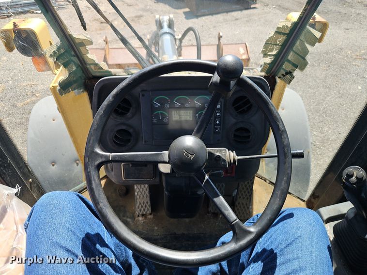 image for item EI8342 2005 John Deere 444J wheel loader