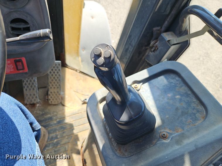 image for item EI8342 2005 John Deere 444J wheel loader