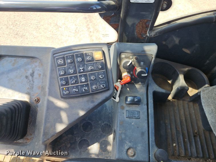 image for item EI8342 2005 John Deere 444J wheel loader