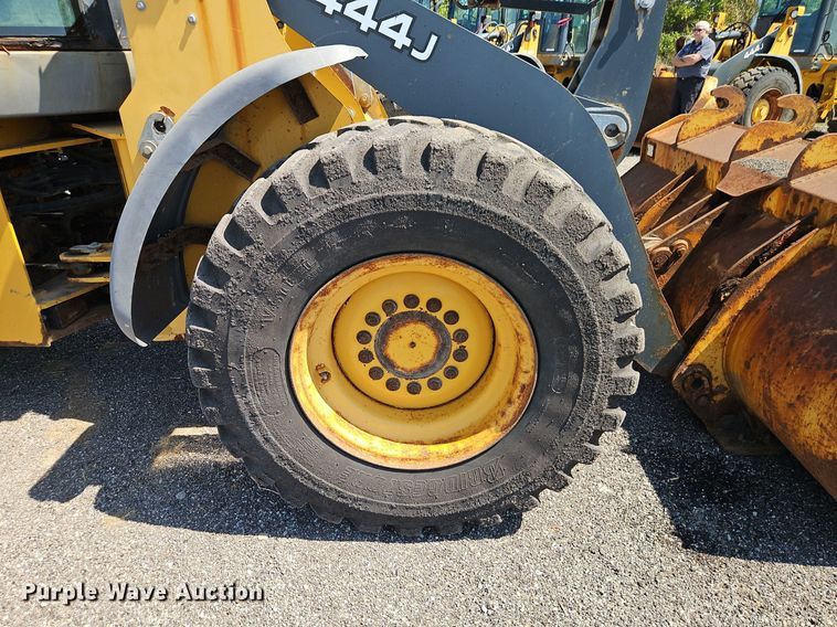 image for item EI8342 2005 John Deere 444J wheel loader