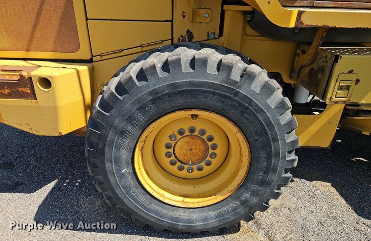 image for item EI8342 2005 John Deere 444J wheel loader