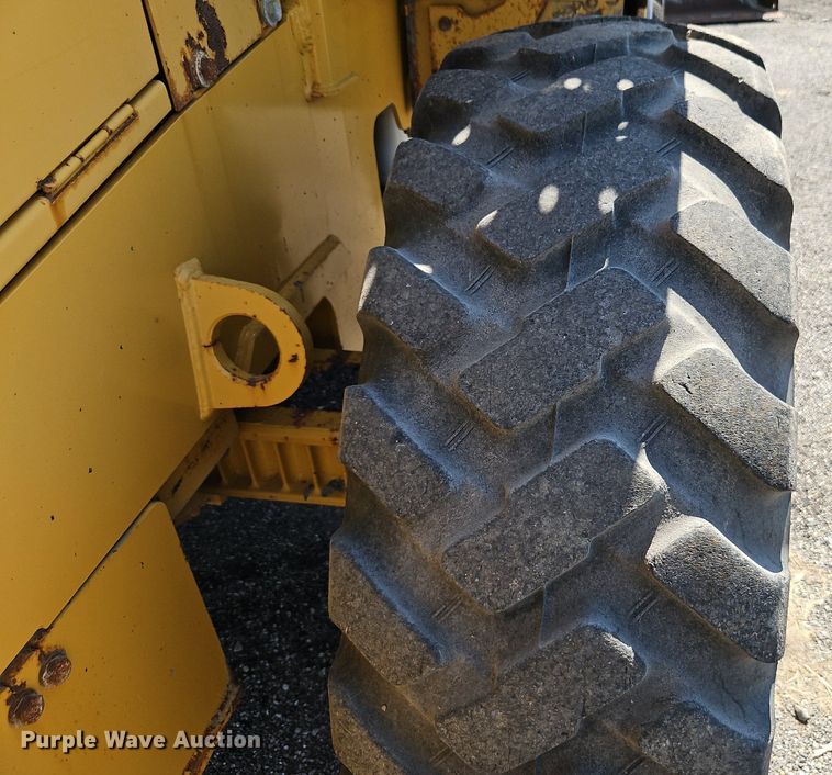 image for item EI8342 2005 John Deere 444J wheel loader