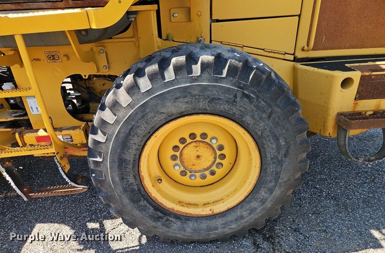 image for item EI8342 2005 John Deere 444J wheel loader