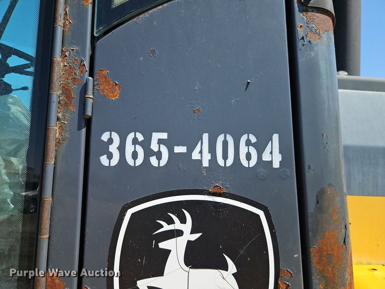 image for item EI8342 2005 John Deere 444J wheel loader