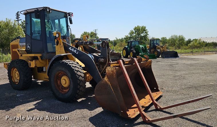 image for item EI8343 2006 John Deere 444J wheel loader