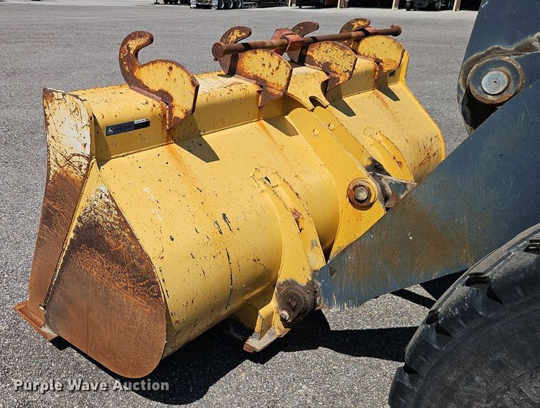image for item EI8343 2006 John Deere 444J wheel loader