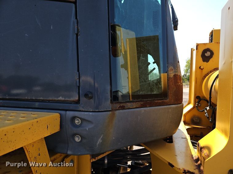 image for item EI8343 2006 John Deere 444J wheel loader