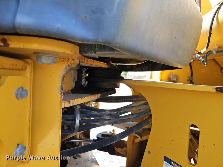 image for item EI8343 2006 John Deere 444J wheel loader