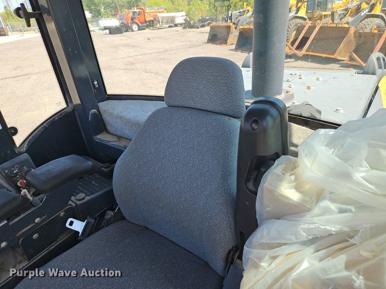 image for item EI8343 2006 John Deere 444J wheel loader