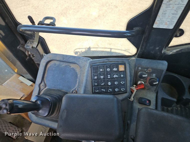 image for item EI8343 2006 John Deere 444J wheel loader