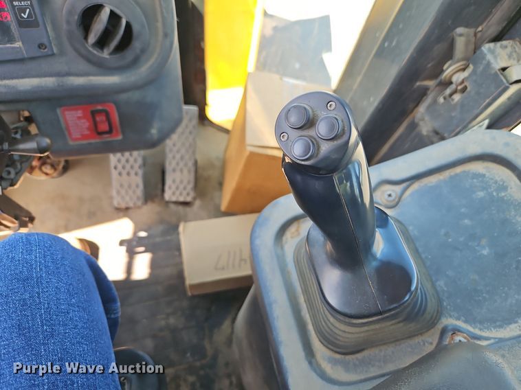 image for item EI8343 2006 John Deere 444J wheel loader