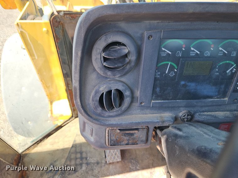 image for item EI8343 2006 John Deere 444J wheel loader