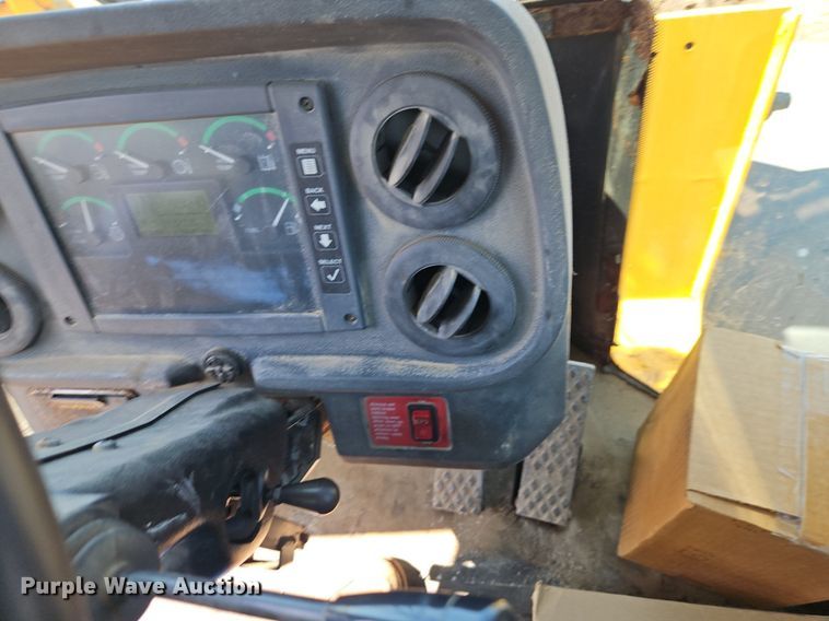 image for item EI8343 2006 John Deere 444J wheel loader