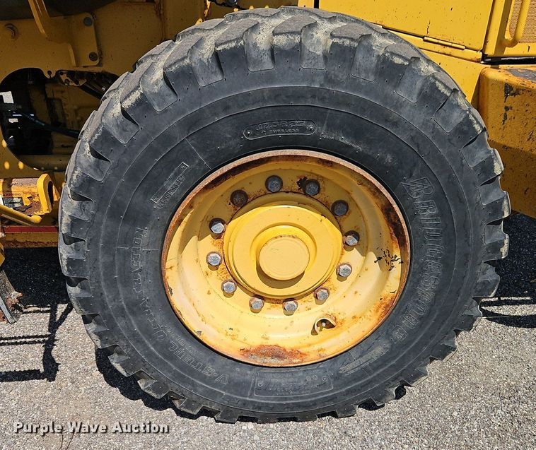 image for item EI8343 2006 John Deere 444J wheel loader