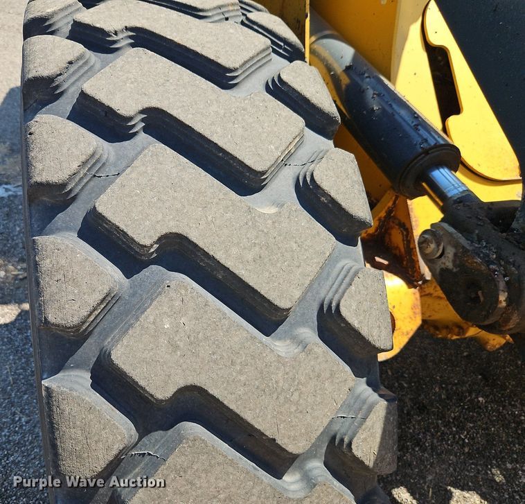 image for item EI8343 2006 John Deere 444J wheel loader