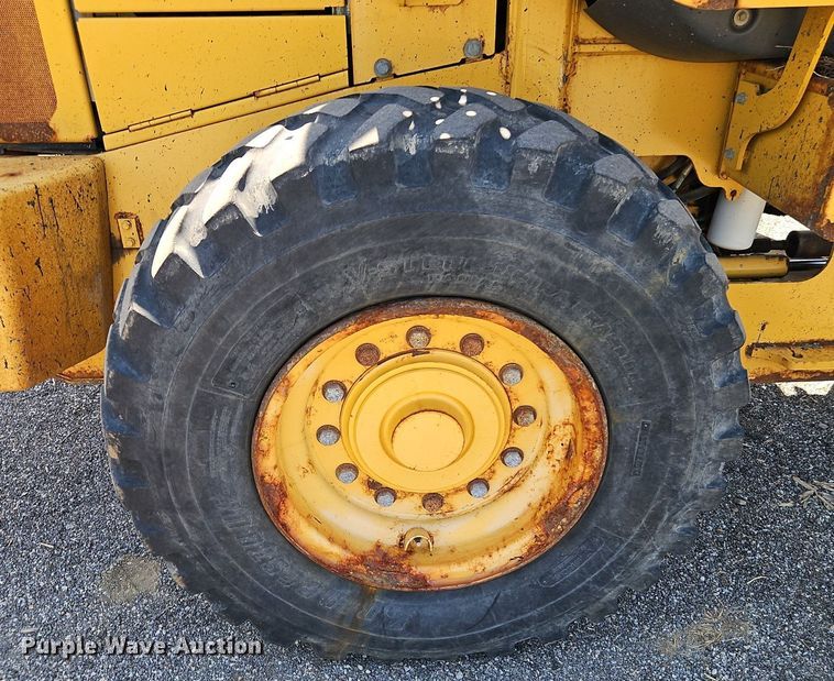 image for item EI8343 2006 John Deere 444J wheel loader