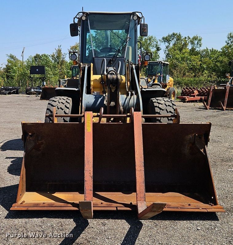 image for item EI8344 2004 John Deere 444J wheel loader